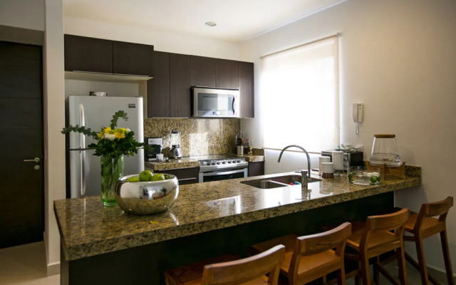 HIRA PH4 w Rooftop Terrace by Gate48