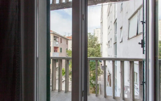 Apartment Happiness Split