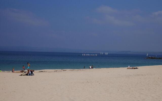 Comfortable Holiday Home With Partial sea Views, Douarnenez-treboul