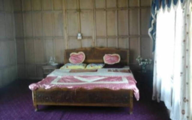 Pamela Houseboat