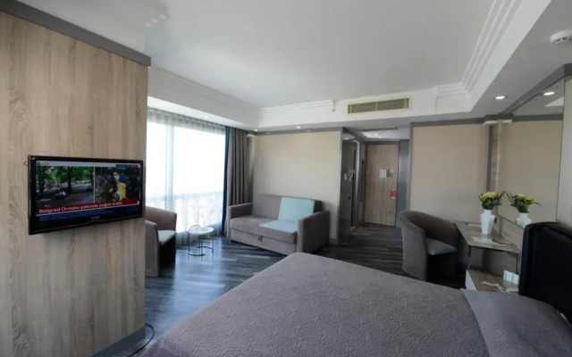 Marla Hotel