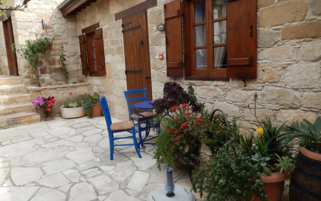 Nikis House