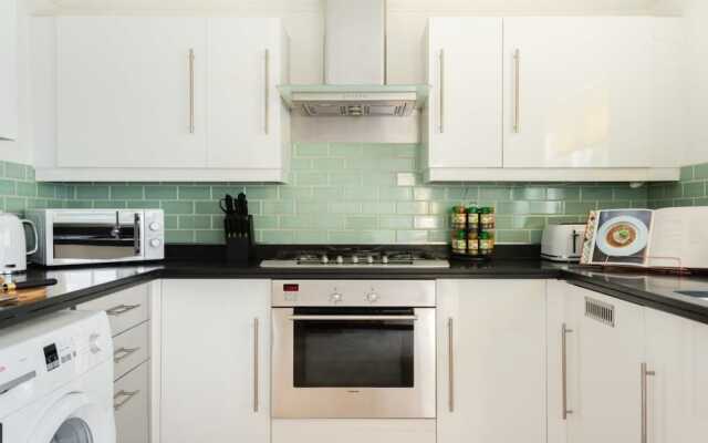 The South Kensington Place - Modern Bright 4bdr Townhouse