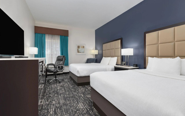 La Quinta Inn & Suites by Wyndham Paris