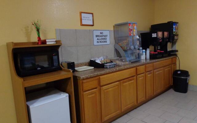 National 9 Inn Garden City