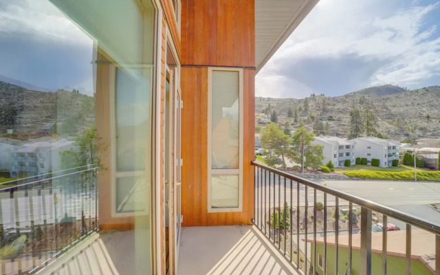 Walk to Lake Chelan: Top-level Waterfront Condo