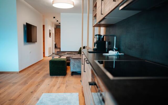 Large Apartment With Balcony & Terrace on Ski Slope