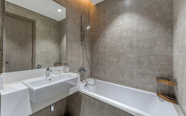 PVH - 1BR Lagoon View - District One