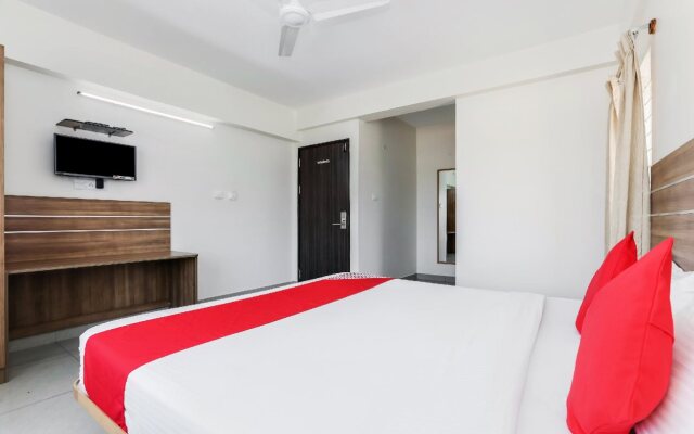 The Red Lotus Premium By OYO Rooms
