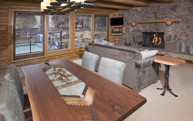 Village Center Condo 1G