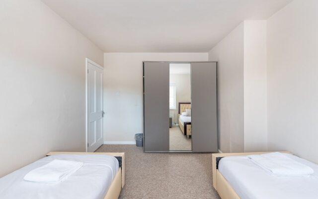 Sanger Lodge 3-Bedroom House
