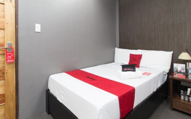 RedDoorz Plus near Laoag International Airport