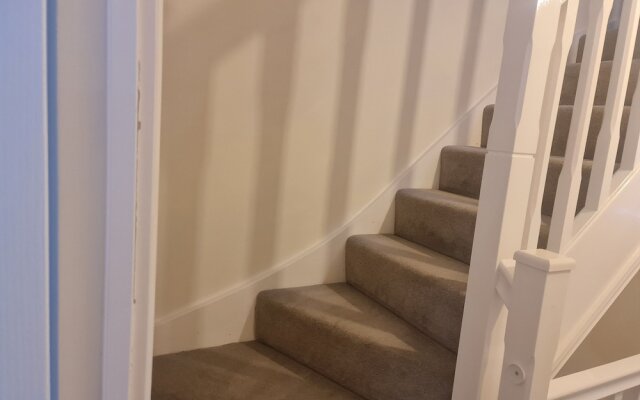 Stunning 3-bed House in Wolverhampton