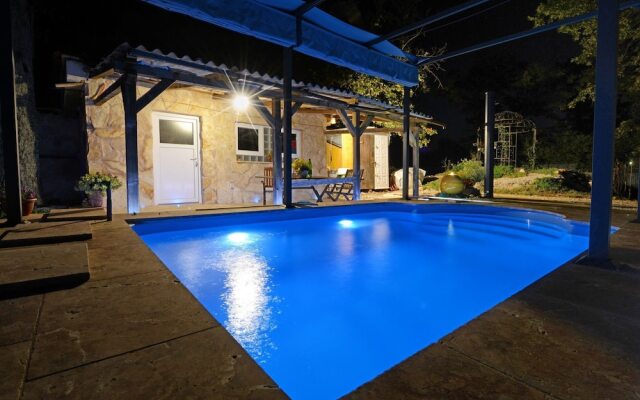 Modern Holiday Home in Buici With Swimming Pool