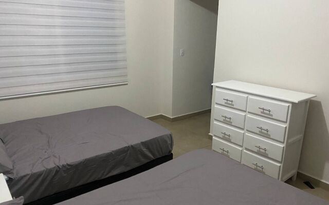 Hermosa Casa Con Laguna Y Alberca