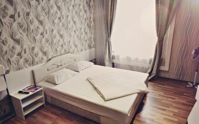 Mary Gold Hotel
