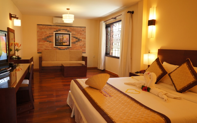 Vinh Hung Riverside Resort & Spa