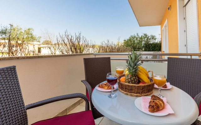 Pool Apartment Suzi 4