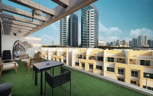 Relaxing & Bright 1BR in JVC