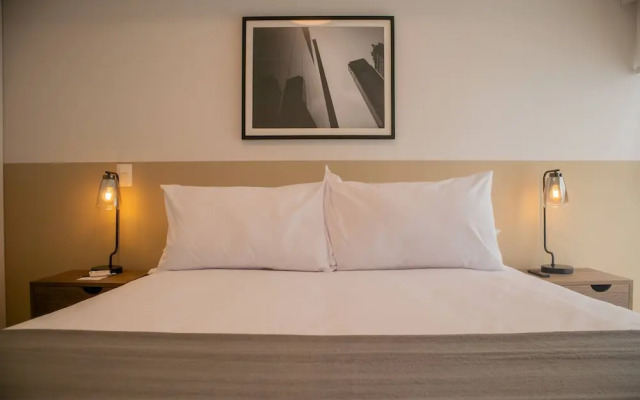 w Elegant 2BR w Distinctive Deco in Miraflores