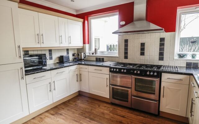 27 Berries Avenue
