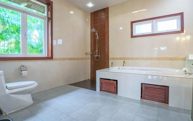 7 Bedroom Pool Villa in Kathu SV1