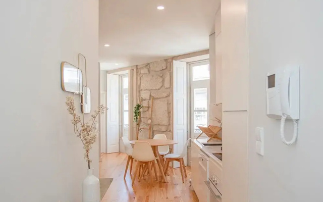Liiiving in Porto - Aliados Stone Apartment