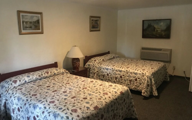 The Evergreen Inn - Motel and RV Park