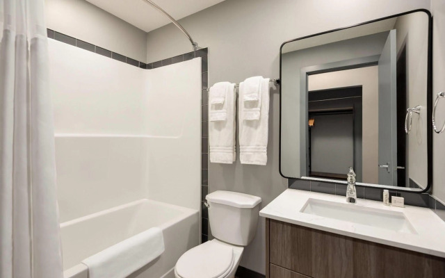 Ramada by Wyndham West Edmonton Hotel & Suites