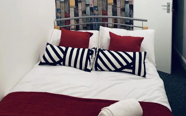 Large 4 Bedroom Home - City Centre