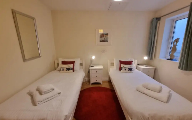 The Beach House & Porth  Sands Apartments