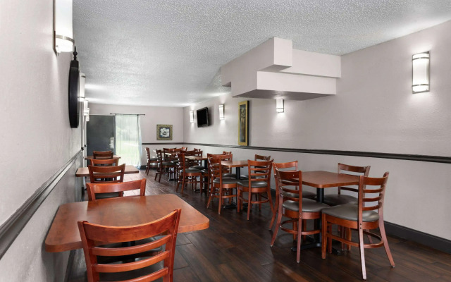 Days Inn by Wyndham Wildwood I-75