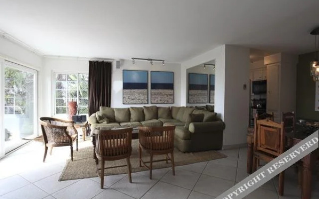 VE Venice Zen 2 Br condo by RedAwning