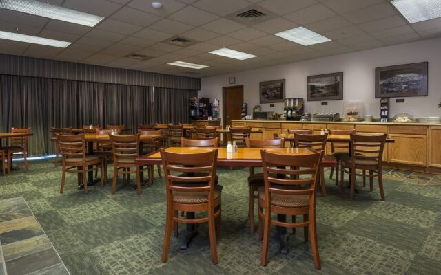 Wood River Inn & Suites