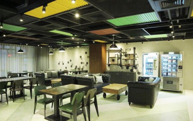 Green World Triplebeds Hotel