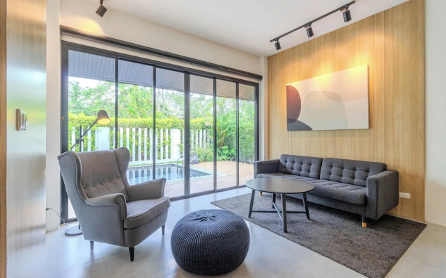 2BR with Pool & Garden Near Beach V242