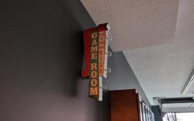 Moonlight Cove - Lakeside Lodge