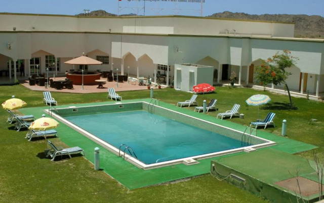 OYO 142 Al Sharqiya Sands Hotel