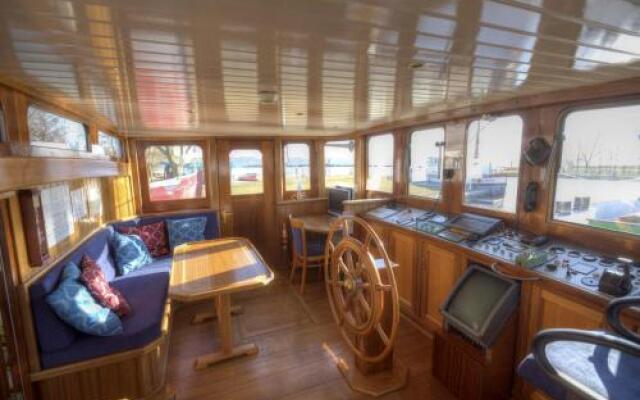 Botel Sailing Home