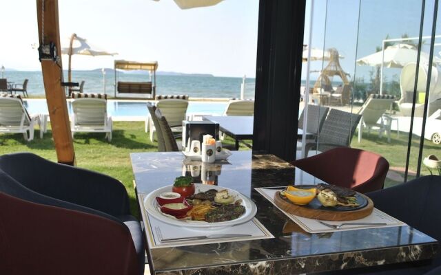 The Klazomenai Marine Hotel