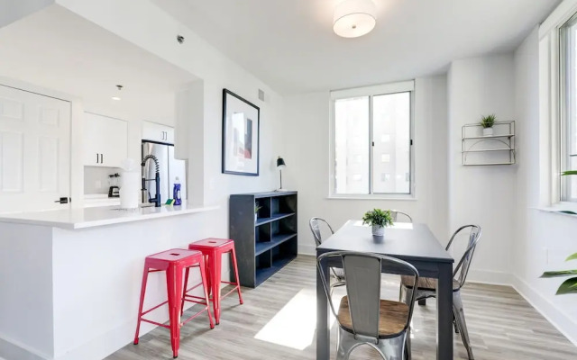 Elegant 2BR Apartment - Minutes to D.C.