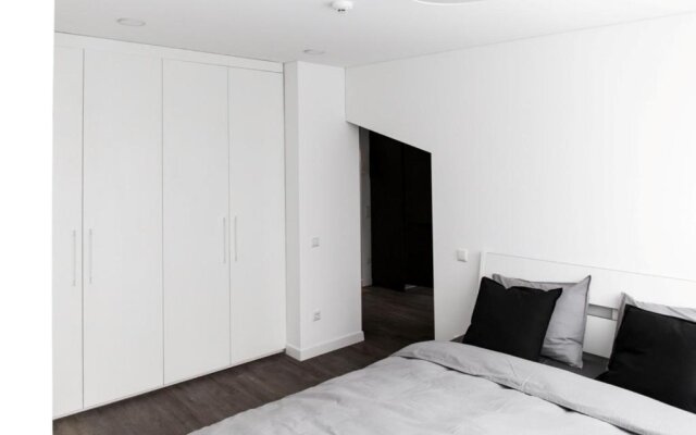 Deluxe Apartments by Hostlovers