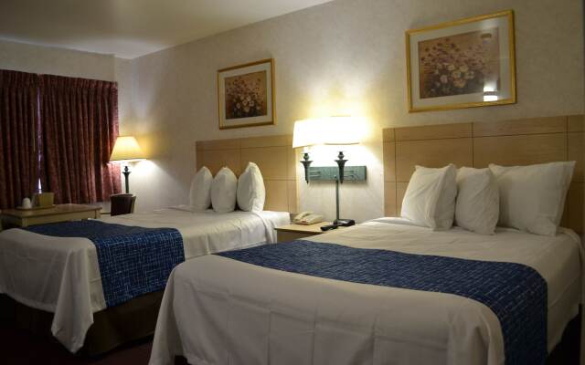 Travelodge by Wyndham Niagara Falls