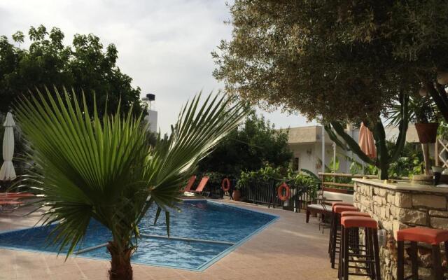 Vrisi Apartments & Villa