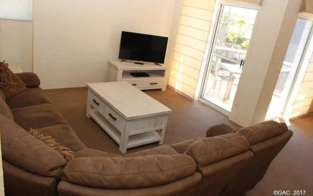 Mollymook Cove Apartments