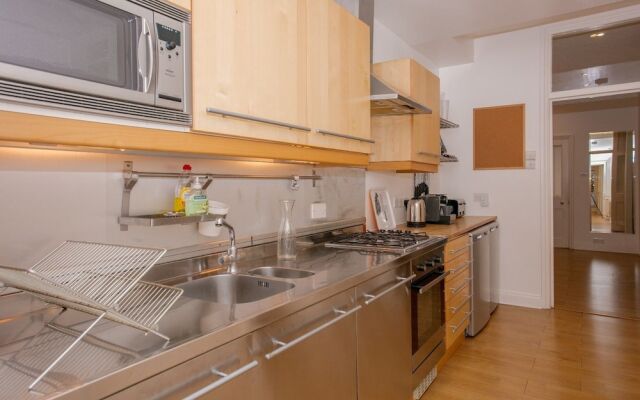 Modern Flat in West Kensington