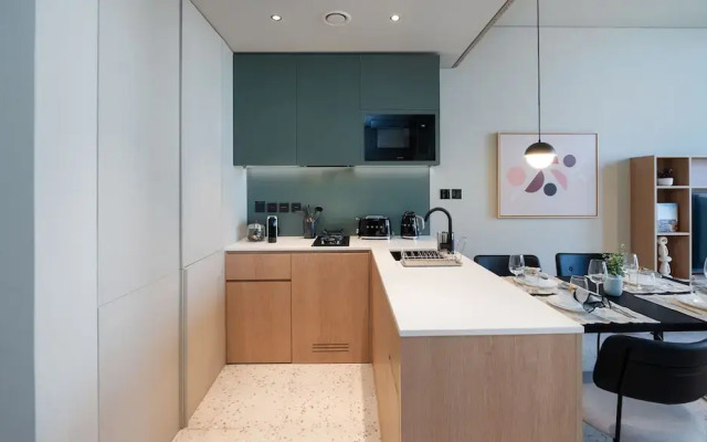Charming 1BR w Balcony in Business Bay