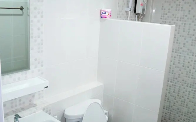 Bann Romyen Klang Dong