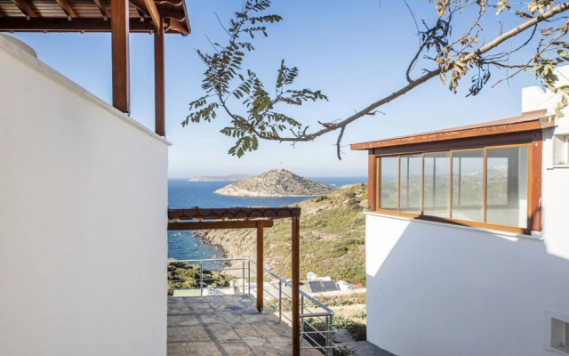Peaceful House With Private Beach in Gumusluk