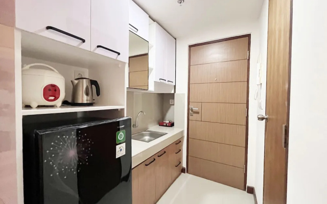 Restful And Simply Look Studio Vida View Makassar Apartment